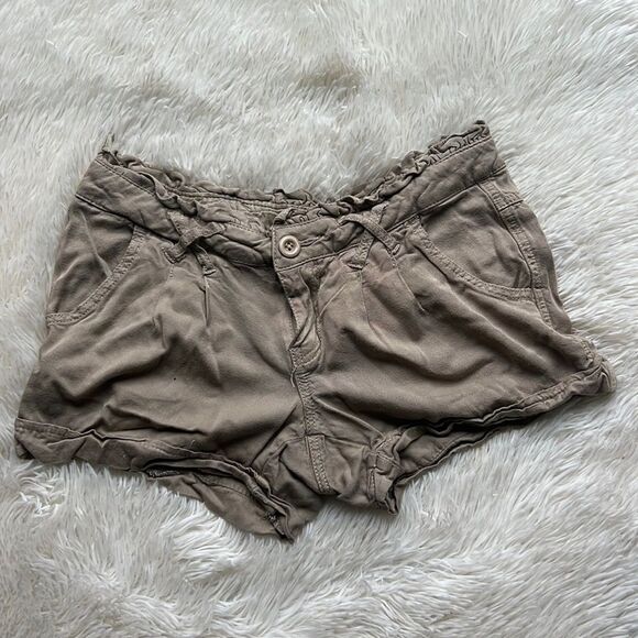 BeBop Khaki Shorts Size 5 - Picture 1 of 4